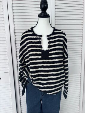 Blu Pepper Black and White Striped Knit Long Sleeve Top Size Large Beachy